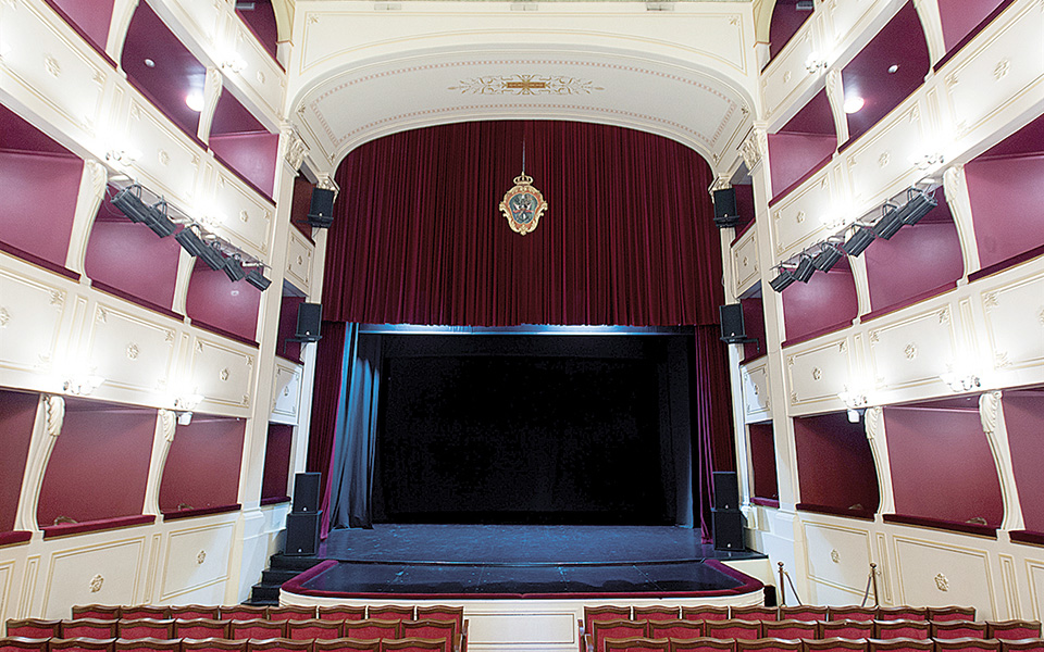 θέατρα-ένας-δύσκολος-χειμώνας-μπροστ-561110383