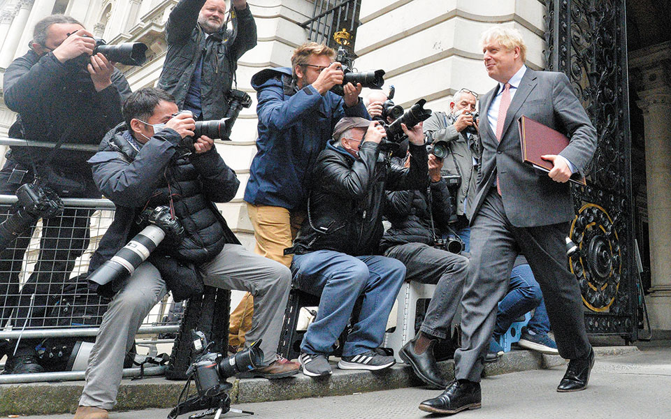τζόνσον-μπρος-ανταρσία-και-πίσω-δημοσ-561112261