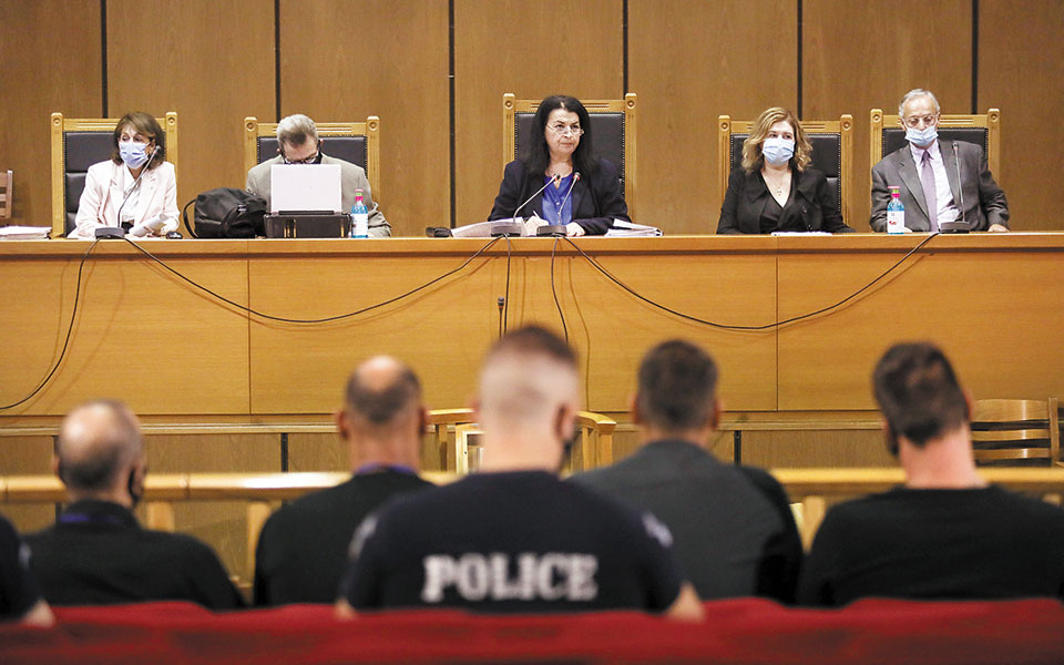 η-ιστορική-απόφαση-και-η-ώρα-των-ποινών-561112444