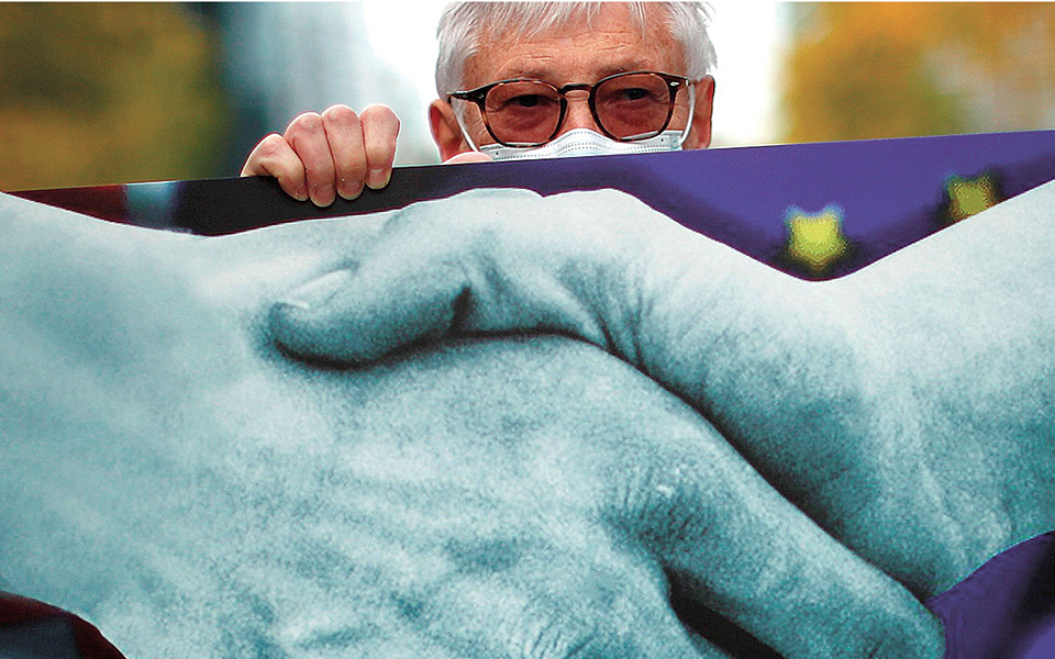 σκληρό-παζάρι-μεταξύ-βρυξελλών-και-λο-561118798