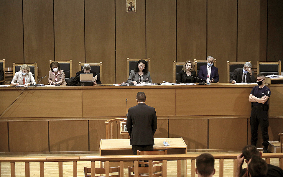 αυτοπροσώπως-στο-δικαστήριο-για-την-α-561120682