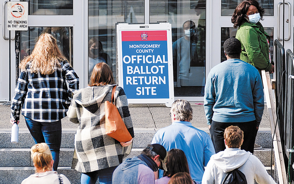 σκληρή-μάχη-για-τις-κρίσιμες-πολιτείε-561124861