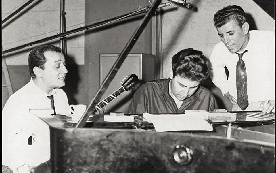 ο-επιτάφιος-60-χρόνια-πριν-και-σήμερα-561125764