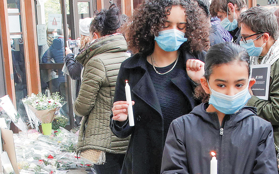 τελετή-μνήμης-στο-παρίσι-για-τον-σαμιέ-561126601