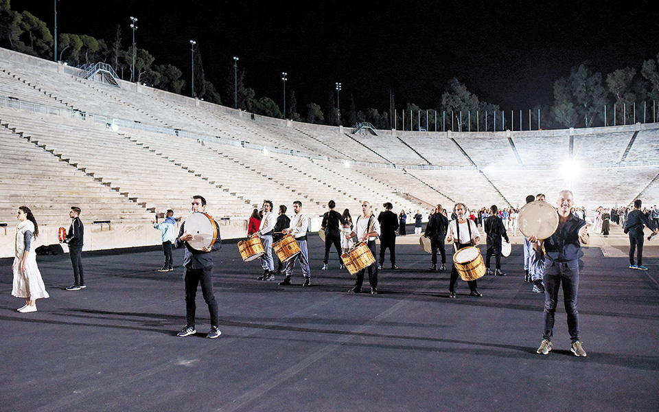 ας-κρατήσουν-οι-χοροί-για-το-21-561130036