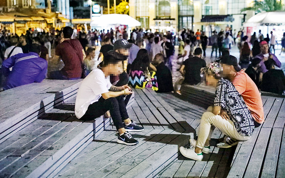 και-να-κολλήσουμε-θα-το-περάσουμε-ελα-561130951