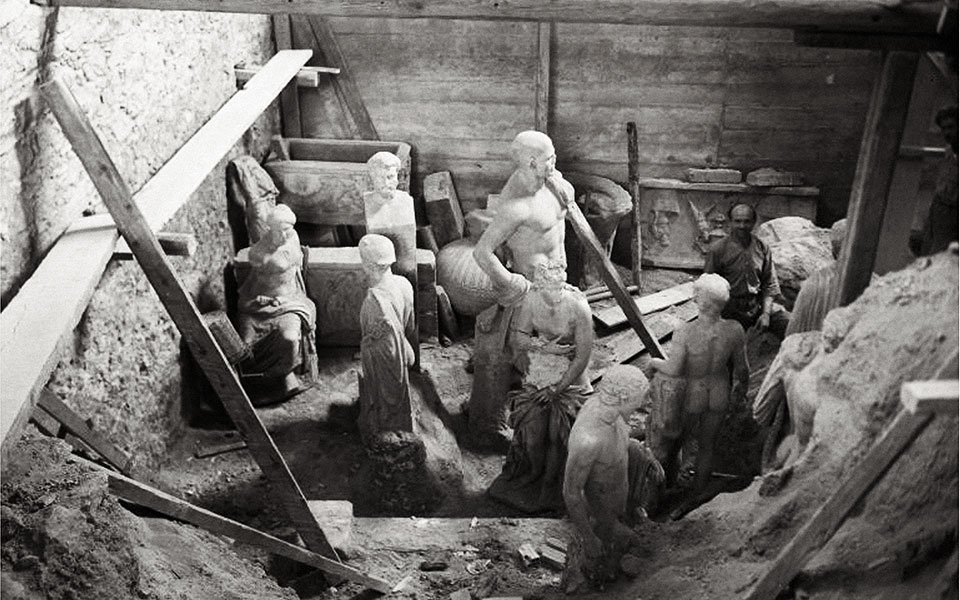 κράτησαν-ζωντανό-ότι-τους-είχε-ανατε-561134416