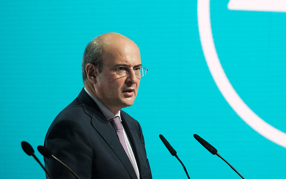 διευρύνεται-το-έλλειμμα-στον-λογαρια-561110368