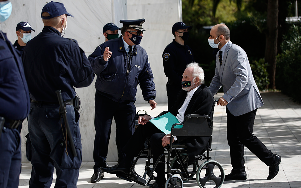 εξαετής-κάθειρξη-με-αναστολή-σε-τσοχα-561133816