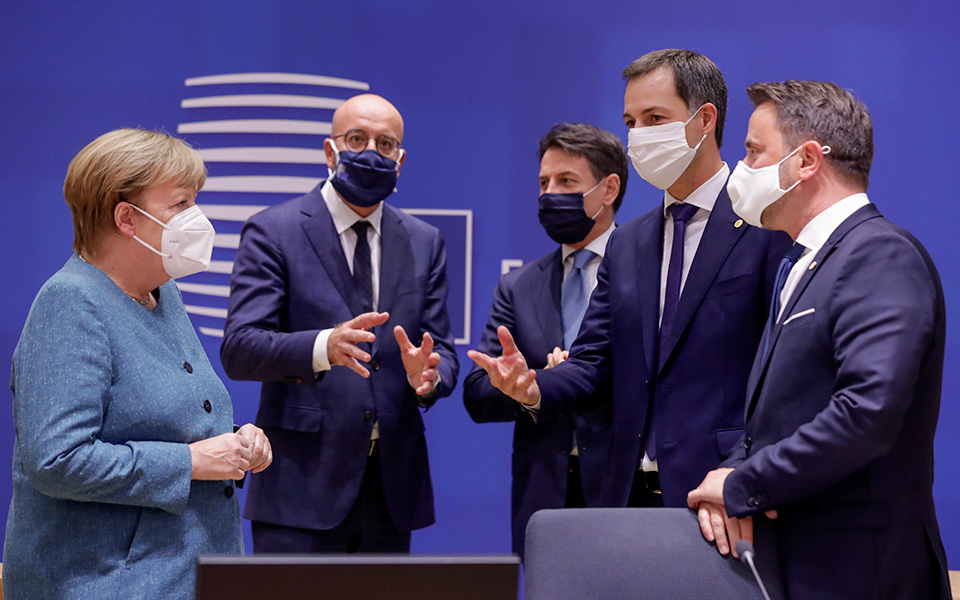 τα-στρατόπεδα-στη-σύνοδο-κορυφής-τη-561100945