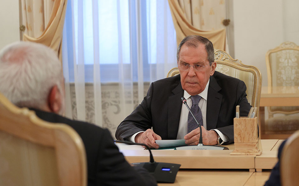 σε-καραντίνα-ο-λαβρόφ-έπειτα-από-επαφή-561133876