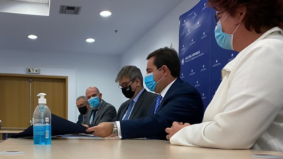 υπεγράφη-η-σύμβαση-έργου-για-τις-κλεισ-561118303