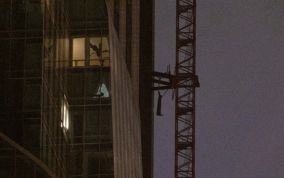 νέα-υόρκη-γερανός-φτερό-στον-άνεμο-χτυ-561137017