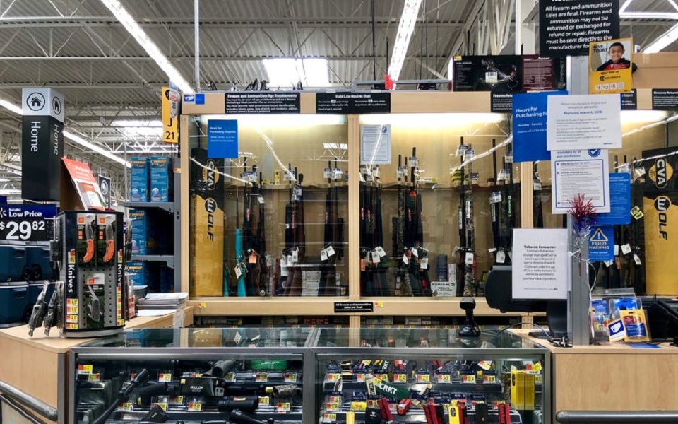 ηπα-καταστήματα-αποσύρουν-τα-όπλα-από-561136645