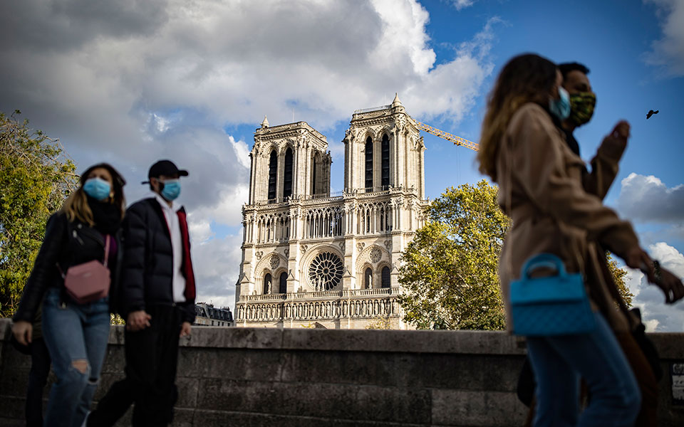 κορωνοϊός-523-θάνατοι-στη-γαλλία-σε-24-ώρες-561134089