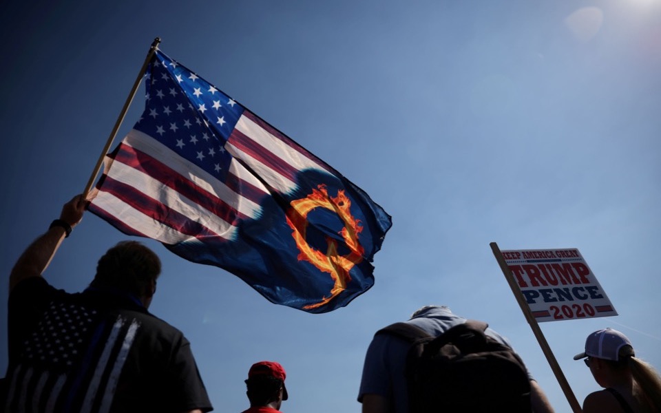 το-facebook-διαγράφει-ότι-σχετίζεται-με-την-π-561106894