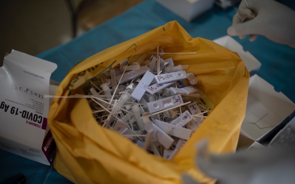 από-τα-2-000-rapid-test-στον-πειραιά-εντοπίστηκαν-19-κ-561112429