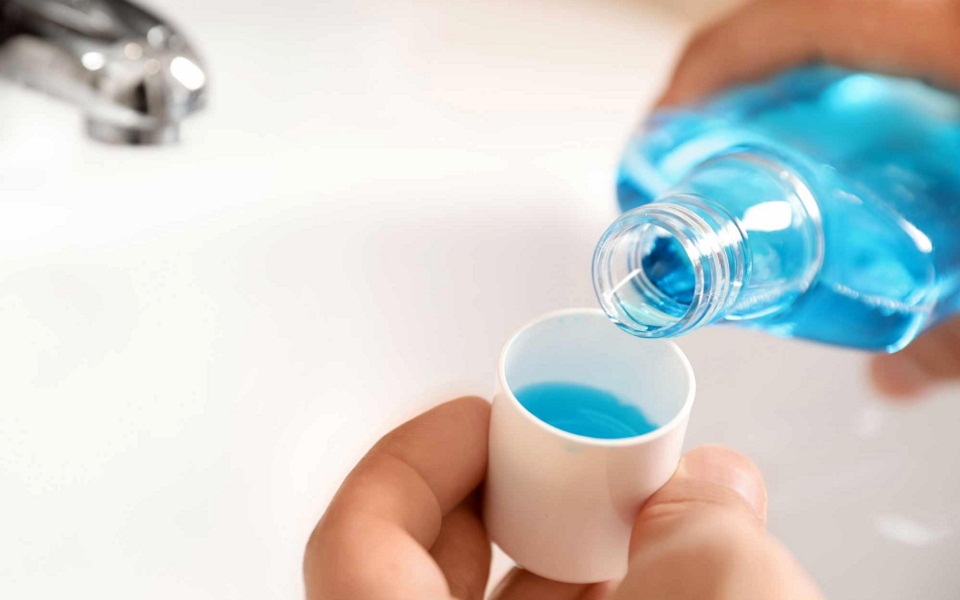 τα-στοματικά-αντισηπτικά-διαλύματα-ί-561131824