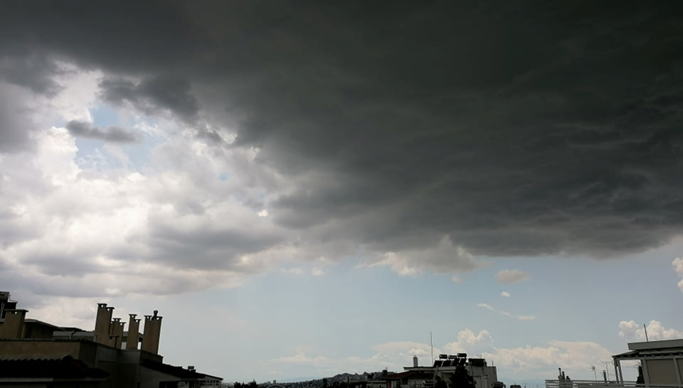 ισχυρές-καταιγίδες-θυελλώδεις-ανέμο-561133102