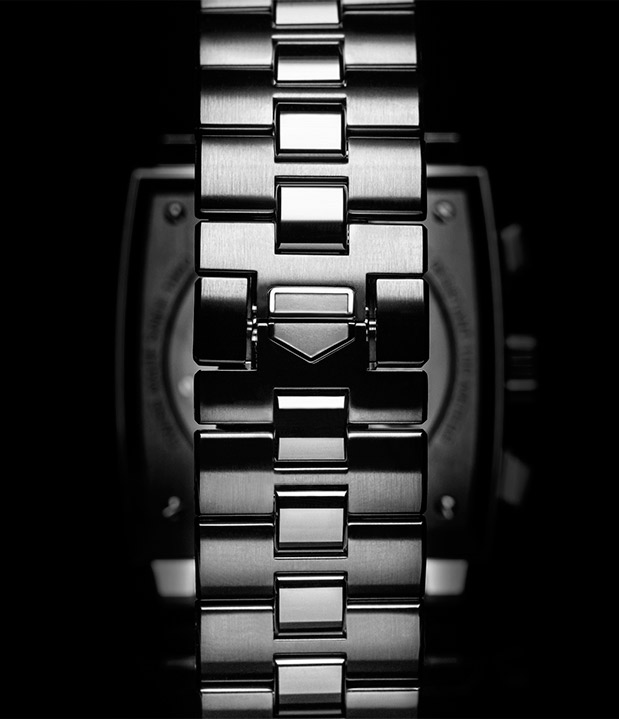 Η TAG HEUER παρουσιάζει νέα Monaco Heuer 02 με ανασχεδιασμένο μπρασελέ-6