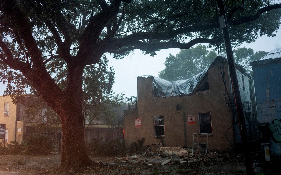 άνεμοι-ρεκόρ-από-τον-τυφώνα-ζήτα-στις-ν-561135400