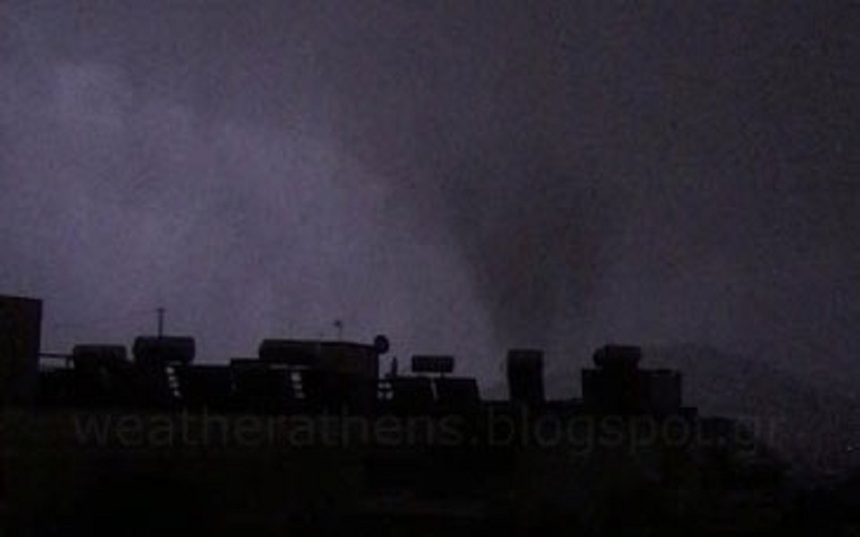 meteo-ανεμοστρόβιλος-προκάλεσε-τις-κατασ-561118282