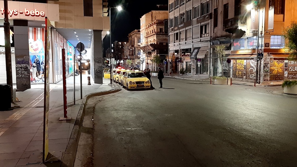 Απαγόρευση κυκλοφορίας: Οδοιπορικό της «Κ» στην άδεια Αθήνα (εικόνες)-8
