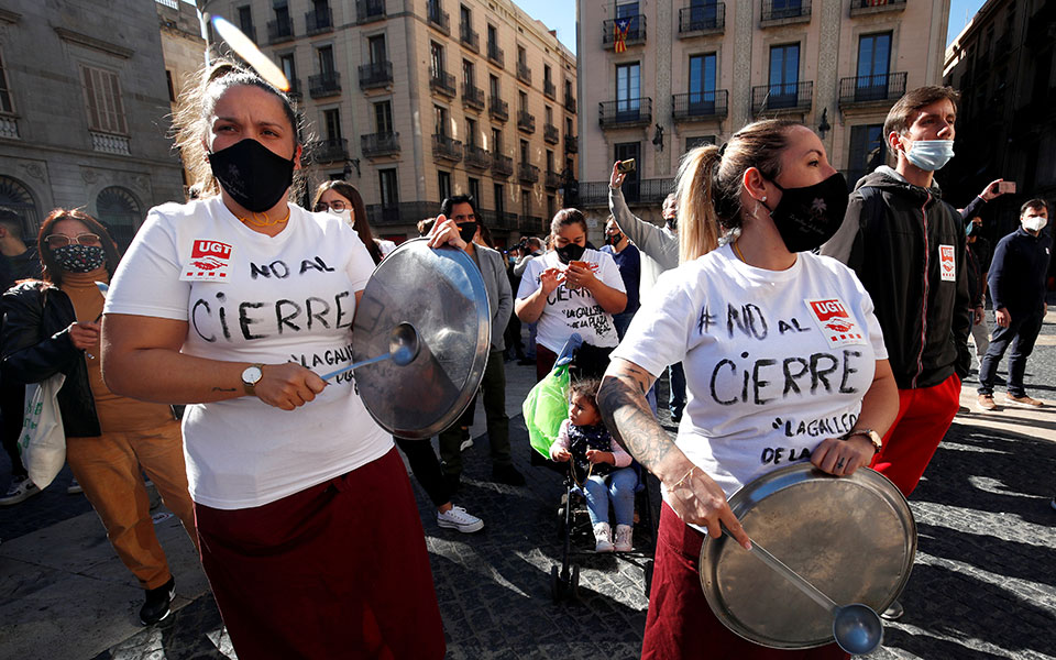 Καταλωνία: Επεισόδια μετά την απόφαση για 15ημερο κλείσιμο μπαρ και εστιατορίων-3