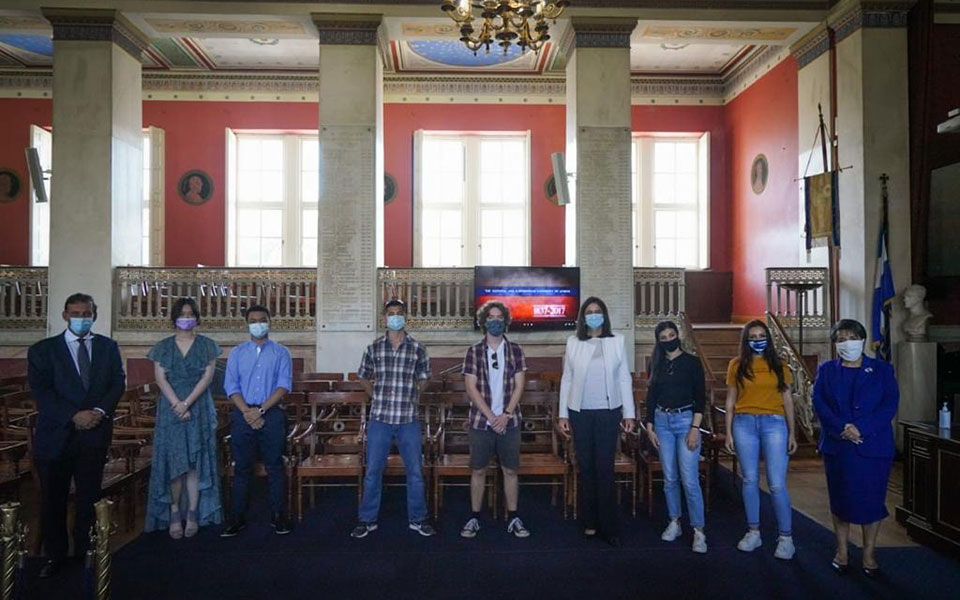 εκπα-ξεκίνησε-το-πρώτο-ξενόγλωσσο-προ-561100855