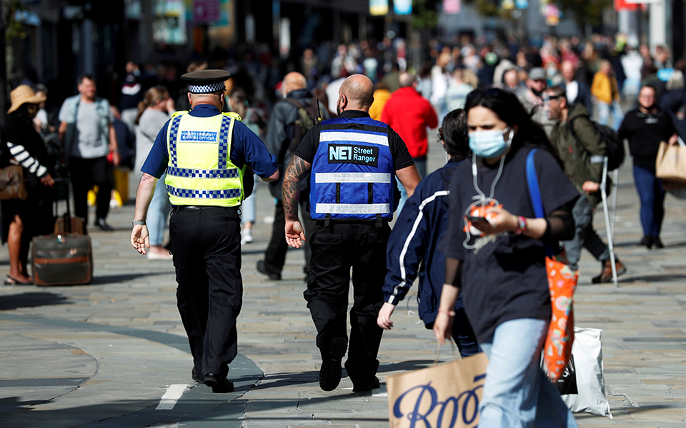 καμπανάκι-εε-η-κατάσταση-με-την-covid-19-χειρ-561118147