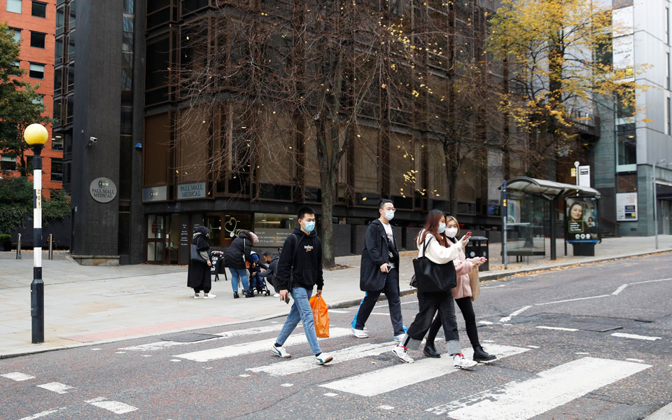 βρετανία-πάνω-από-18-000-κρούσματα-και-80-θάν-561123022