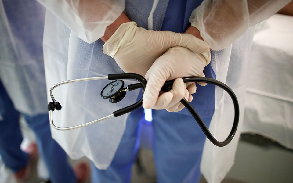 η-δύσκολη-εξίσωση-της-πανδημίας-561139054