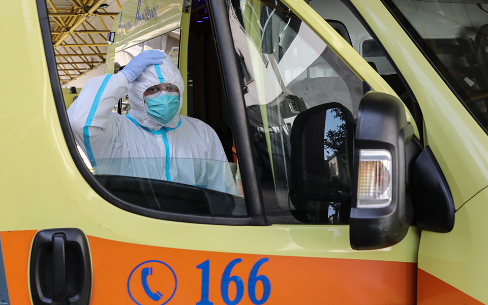 κορωνοϊός-ρεκόρ-με-98-διασωληνωμένους-561110878