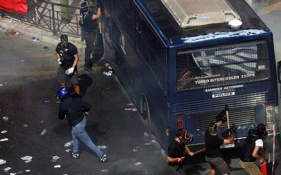 Δίκη Χρυσής Αυγής: Πανηγυρισμοί και επεισόδια μετά την δικαστική απόφαση-9