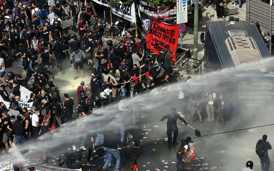 Δίκη Χρυσής Αυγής: Πανηγυρισμοί και επεισόδια μετά την δικαστική απόφαση-10