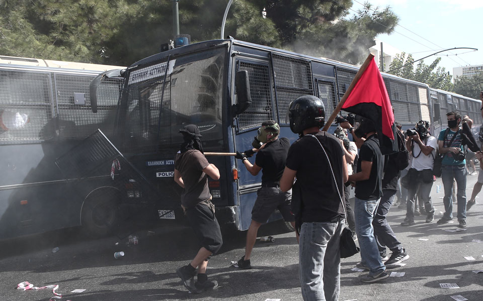 Δίκη Χρυσής Αυγής: Πανηγυρισμοί και επεισόδια μετά την δικαστική απόφαση-5