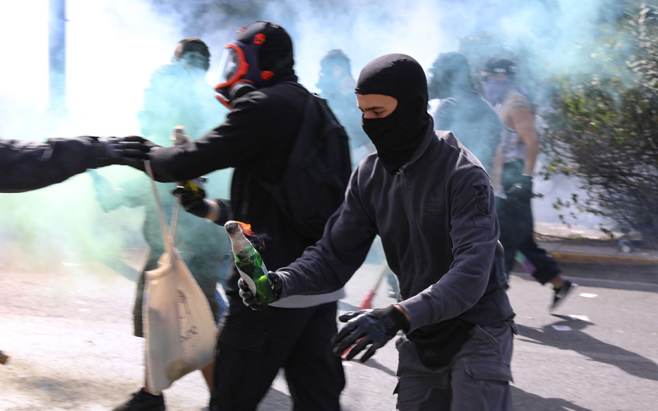 Δίκη Χρυσής Αυγής: Πανηγυρισμοί και επεισόδια μετά την δικαστική απόφαση-3