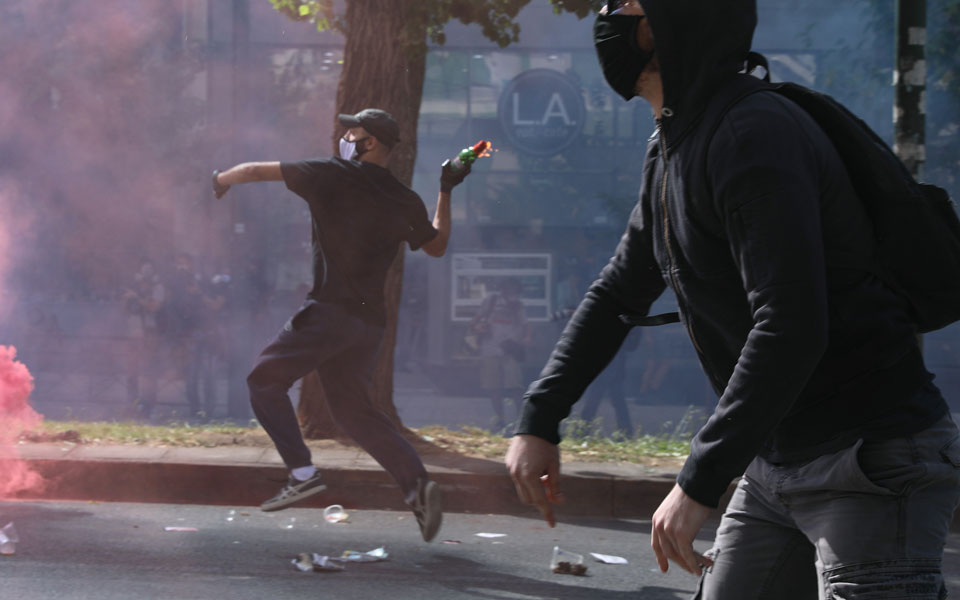 Δίκη Χρυσής Αυγής: Πανηγυρισμοί και επεισόδια μετά την δικαστική απόφαση-4