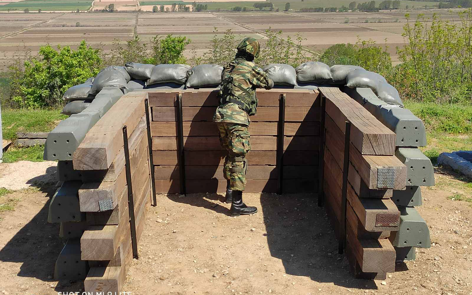 Έβρος: Τεχνητά εμπόδια και θέσεις μάχης κατασκευάζουν οι Ένοπλες Δυνάμεις (εικόνες)-3