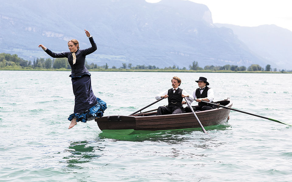 mια-γυναίκα-μοιραία-ελεύθερη-561102352