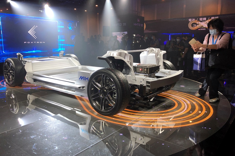 ο-κατασκευαστής-των-iphones-κάνει-στροφή-στη-561120214