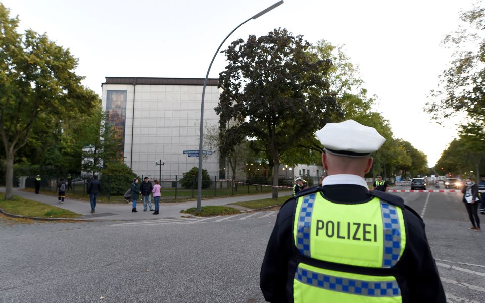 αμβούργο-επίθεση-με-αντισημιτικά-κί-561104194