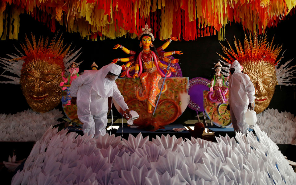 iνδία-τα-κρούσματα-έφθασαν-τα-724-εκατομμ-561115765