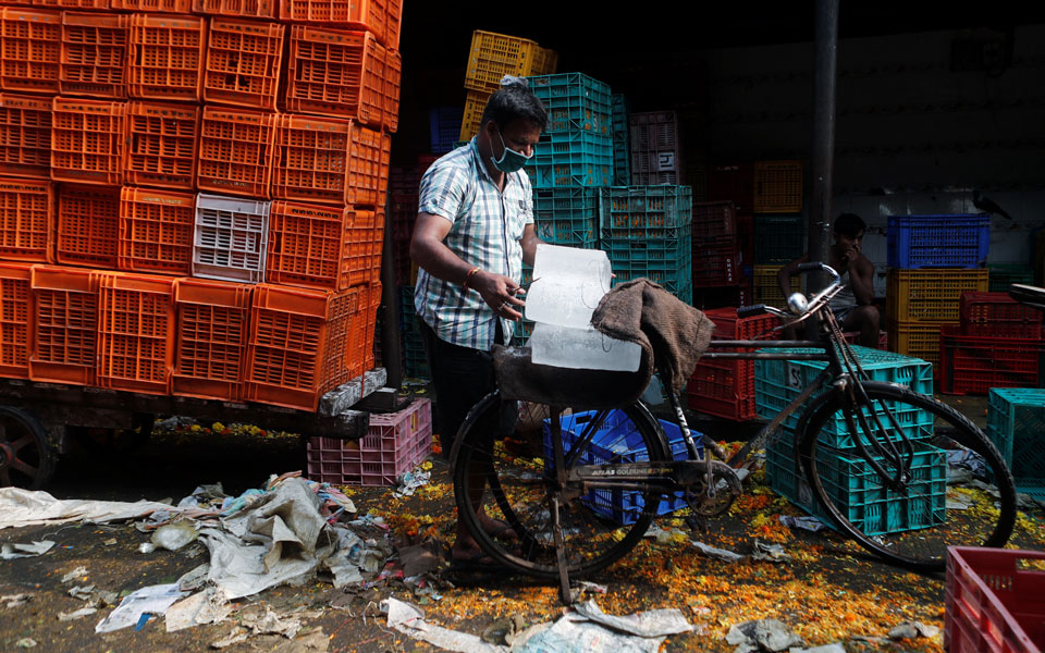 πείνα-ή-κορωνοϊός-δύσκολο-δίλημμα-γ-561123844