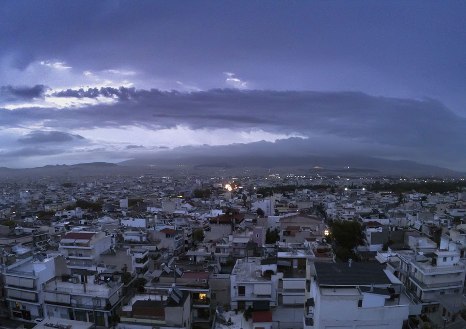το-ψυχρό-μέτωπο-έφερε-2-500-κεραυνούς-και-μ-561115417