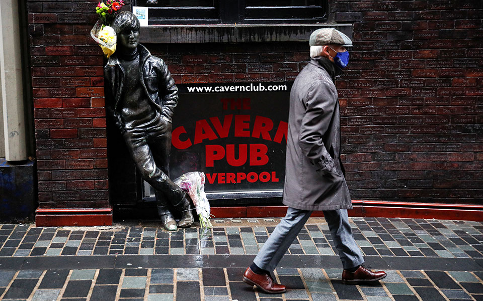 ο-πρωθυπουργός-τζόνσον-παρουσίασε-σύ-561113899