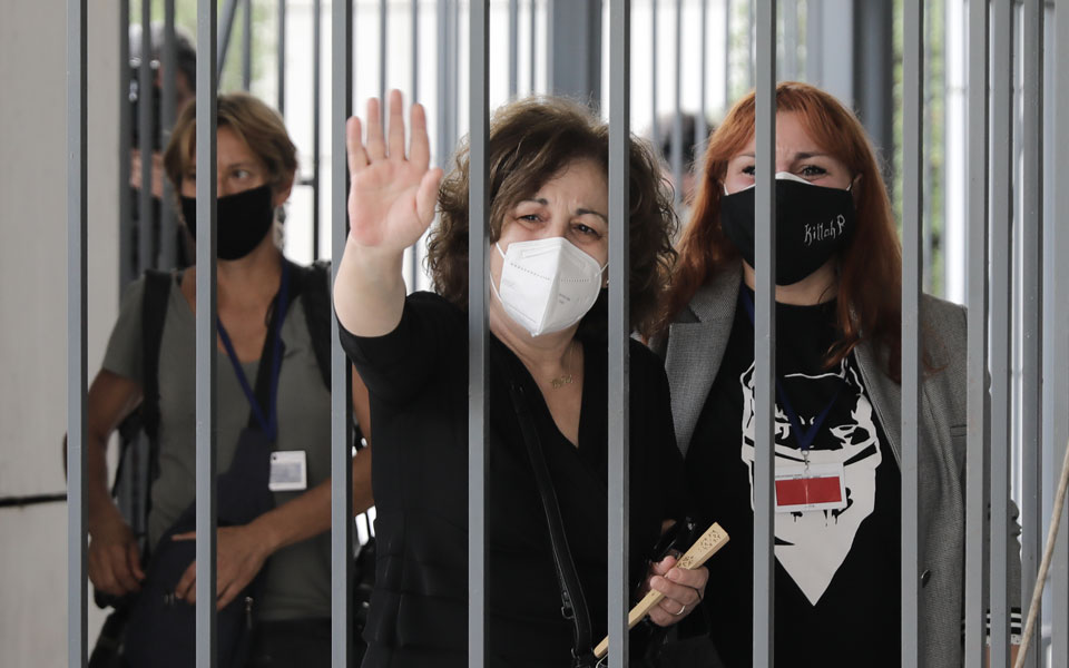 Δίκη Χρυσής Αυγής: Πανηγυρισμοί και επεισόδια μετά την δικαστική απόφαση-13