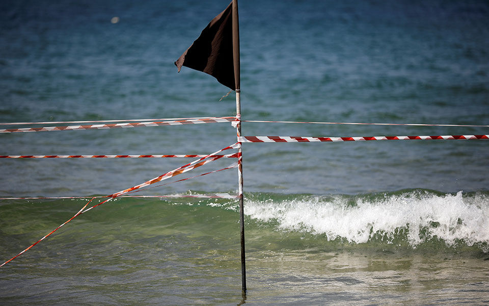 σχεδόν-230-000-τόνοι-πλαστικών-καταλήγουν-σ-561133570