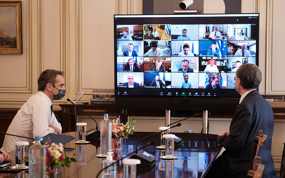 κορωνοϊός-η-ηλικιακή-ομάδα-18-24-ετών-πρώτ-561127642