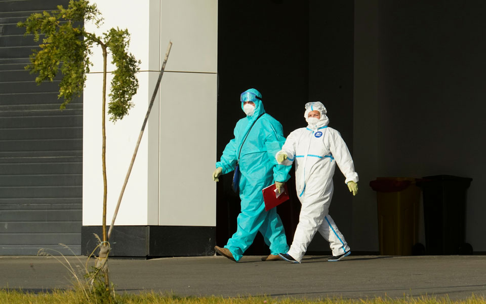 κορωνοϊός-όλο-και-πιο-περίπλοκη-η-κατά-561106402